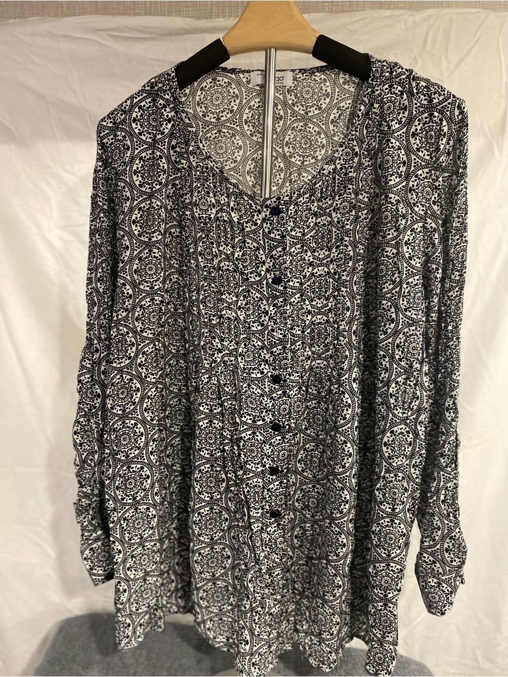 Black & White Medallion Button-Front Women's Top. Indigo